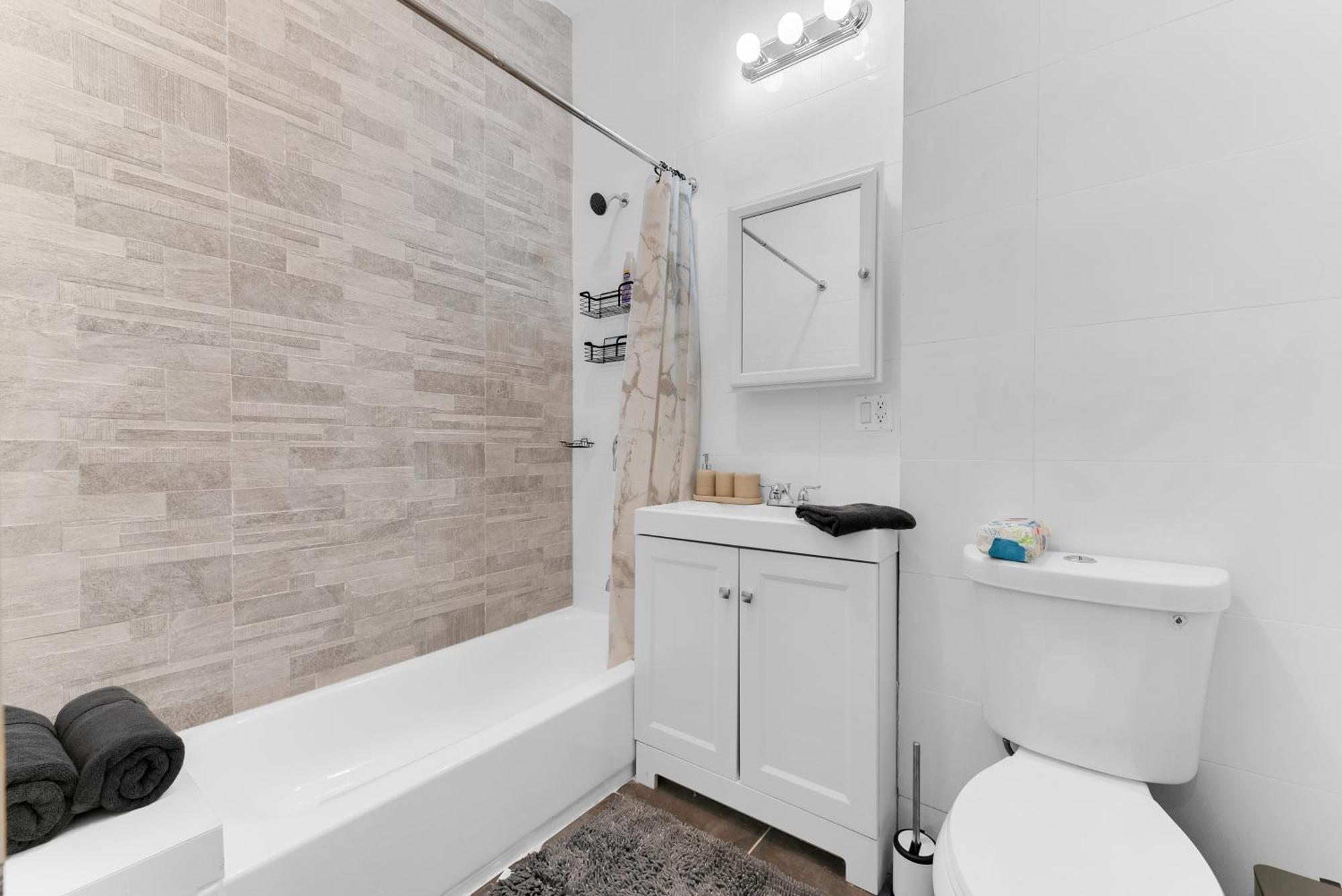 Appartamento Charming 2Br Bkyrd Near Williamsburg New York Esterno foto