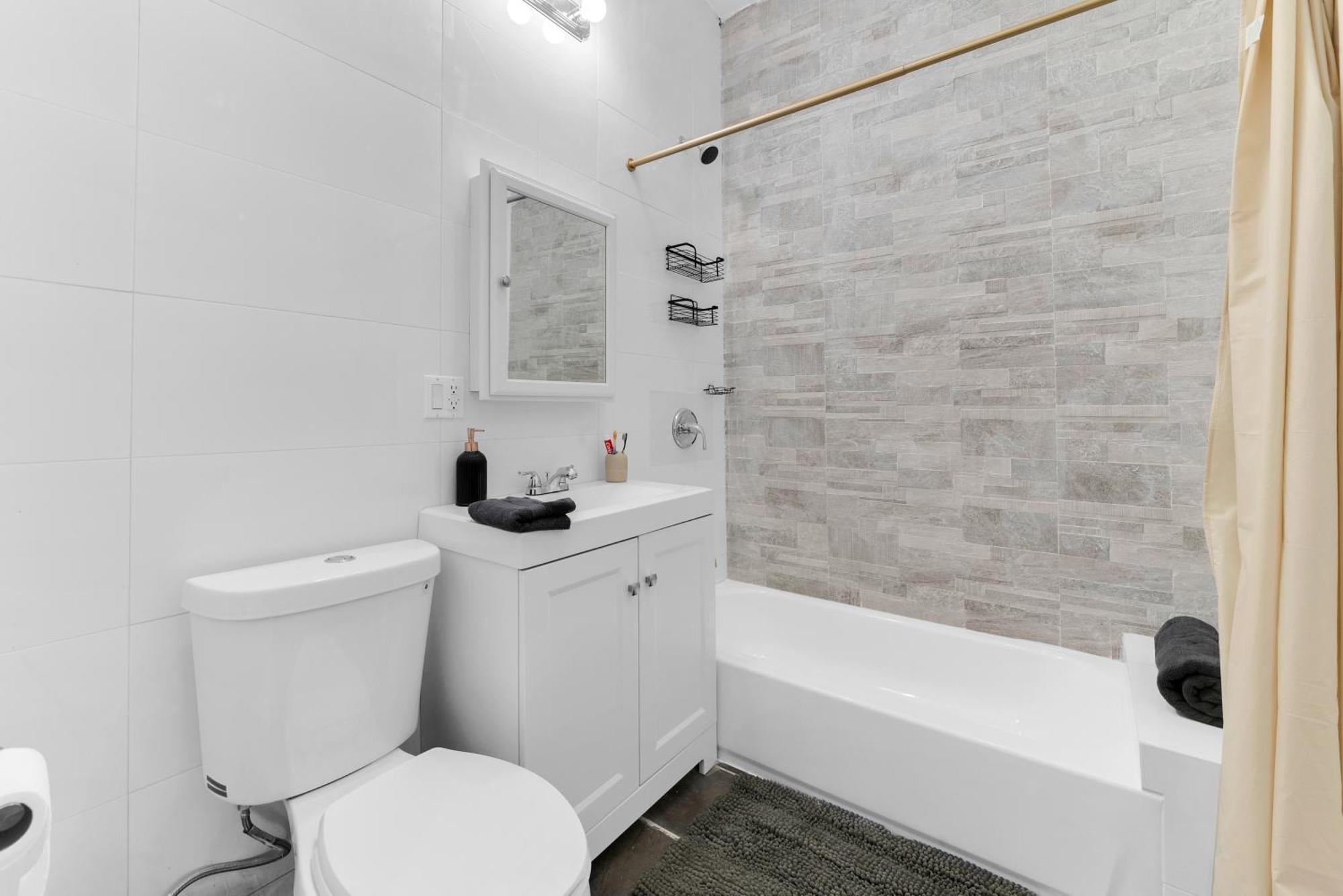 Appartamento Charming 2Br Bkyrd Near Williamsburg New York Esterno foto