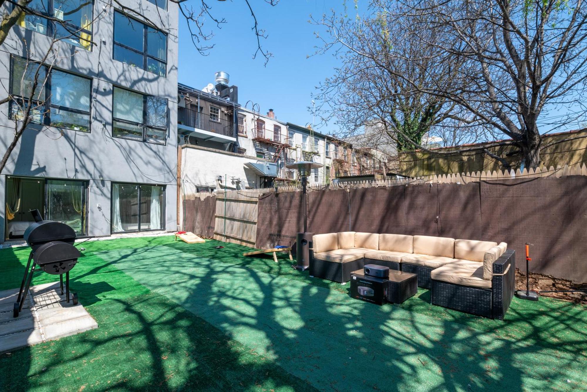 Appartamento Charming 2Br Bkyrd Near Williamsburg New York Esterno foto