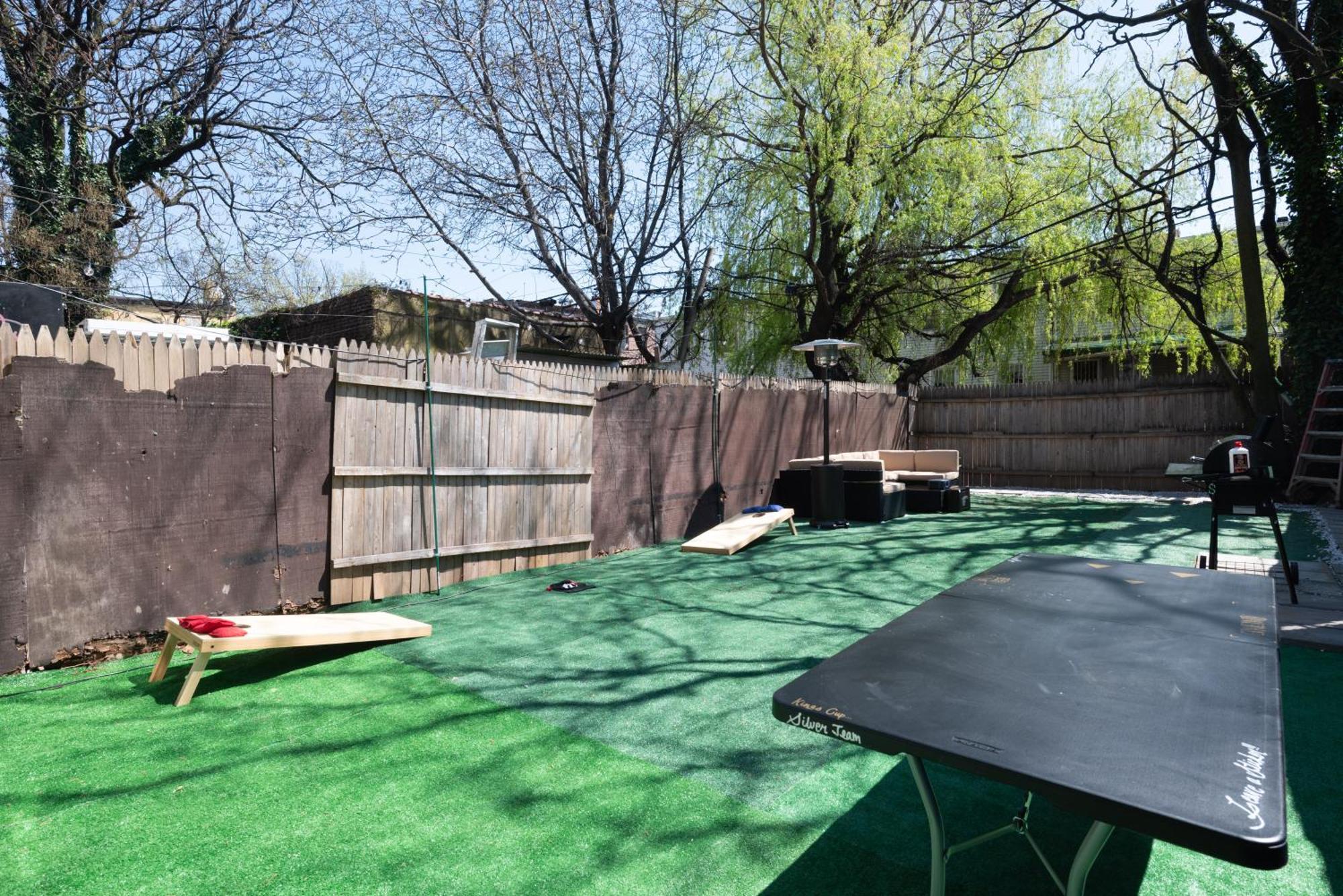 Appartamento Charming 2Br Bkyrd Near Williamsburg New York Esterno foto